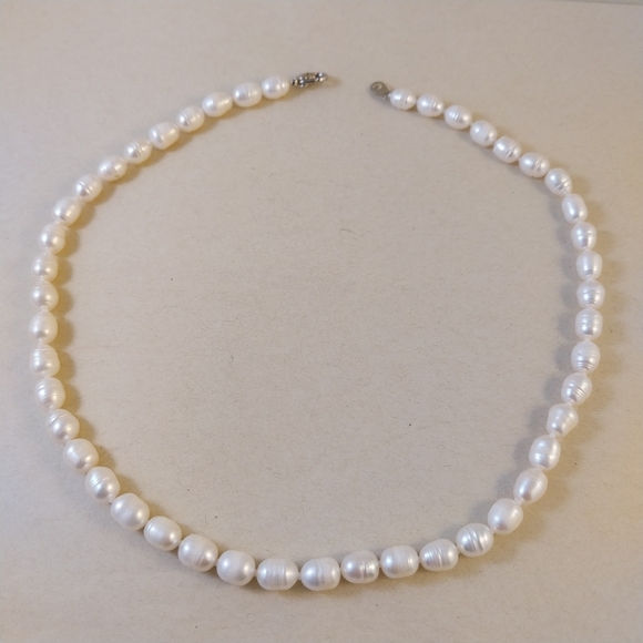 Elegant White Pearl Necklace - Picture 9 of 12